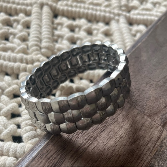 LIA SOPHIA Masonry Stretch Bracelet Like New Retails $68 - Picture 2 of 8